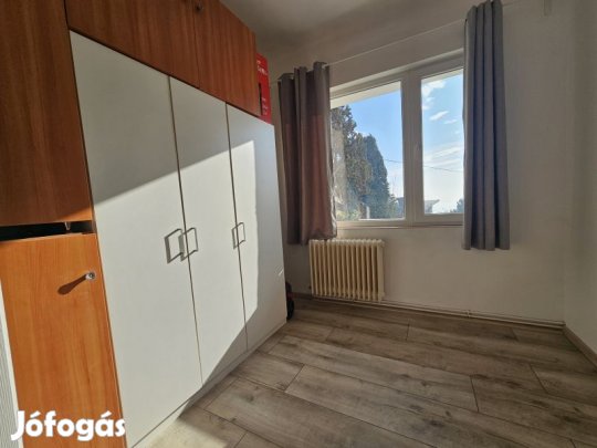 Pécs Tettyén 193m2-es kertes ingatlan eladó