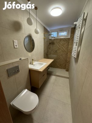 Pécs-Uránvárosban 2 szobás felújított lakás eladó!