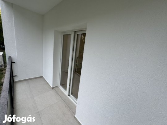 Pécs-Uránvárosban 2 szobás felújított lakás eladó!