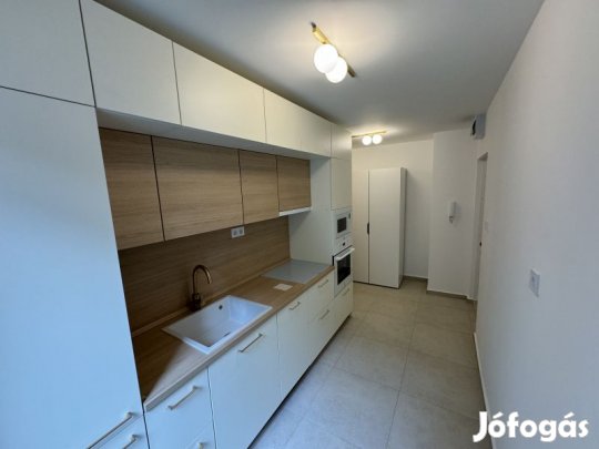 Pécs-Uránvárosban 2 szobás felújított lakás eladó!