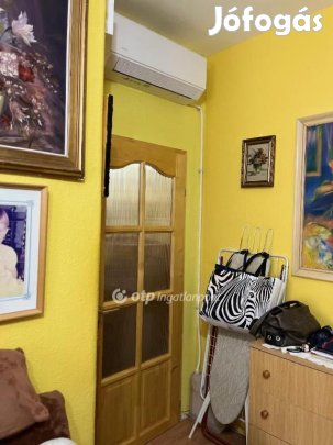 Pécs-Uránvárosban  50 nm-es lakás szigetelt társasházban