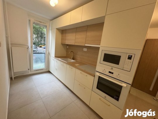Pécs-Uránvárosban felújított 2 szobás lakás eladó!