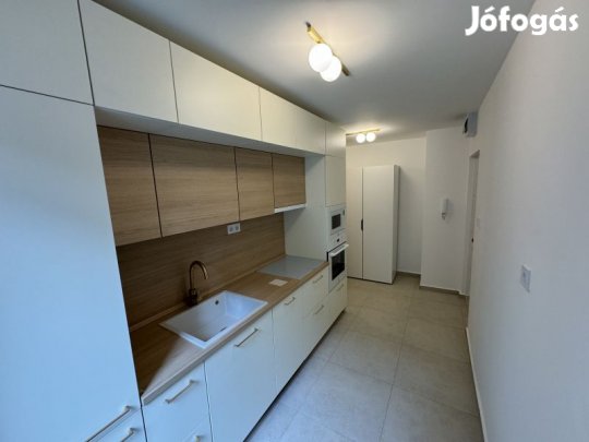 Pécs-Uránvárosban felújított 2 szobás lakás eladó!