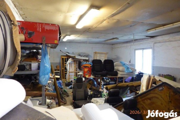 Pécs-Vásártér közelében udvari 75 m2-es raktárhelyiség, tárolónak, műh