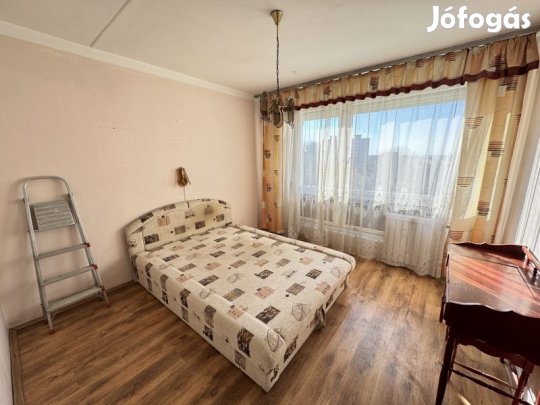 Pécs- Aidinger János utcában kétszobás, erkélyes lakás!