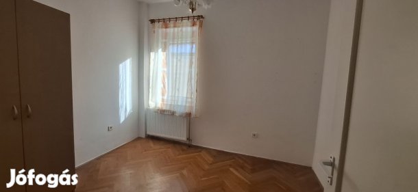 Pécs, Belvárosban, 2 szobás lakás