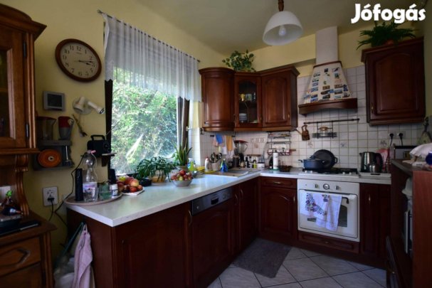 Pécs, Donátusban eladó téglalakás