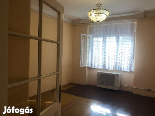 Pécs, Dugonics utcában eladó családi ház