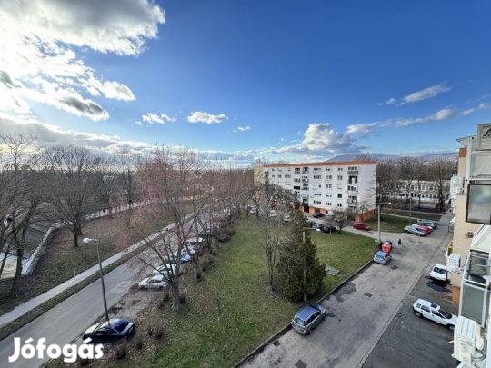 Pécs- Kertvárosban 2 szobás, 54 m2-es lakás eladó!
