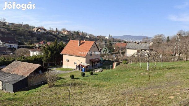 Pécs, Postavölgyben eladó családi ház eladó-napelemmes