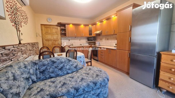 Pécs, Tildy Zoltán utcában kiadó nagyméretű panellakás