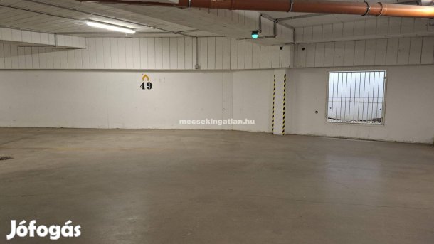 Pécs, teremgarázs kiadó