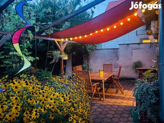 Pécs belváros közeli házrész eladó