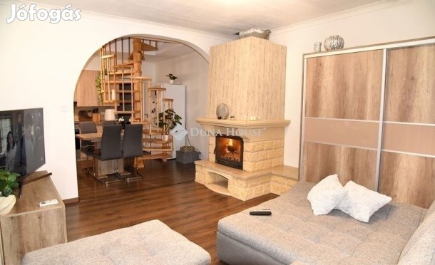 Pécs belvárosi felújított sorházi lakás eladó