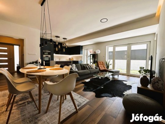 Pécs egyik legexkluzívabb penthouse lakása eladó