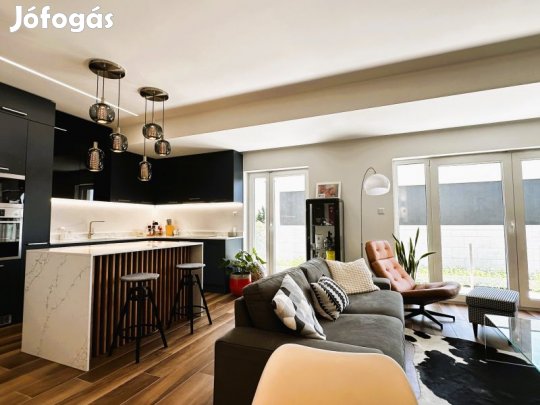 Pécs egyik legexkluzívabb penthouse lakása eladó