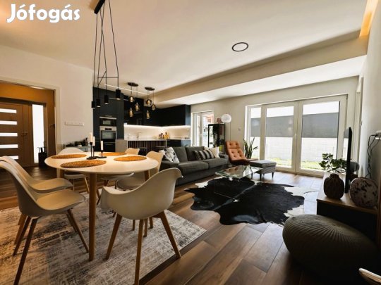 Pécs egyik legexkluzívabb penthouse lakása eladó