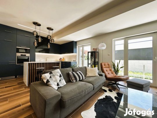 Pécs egyik legexkluzívabb penthouse lakása eladó