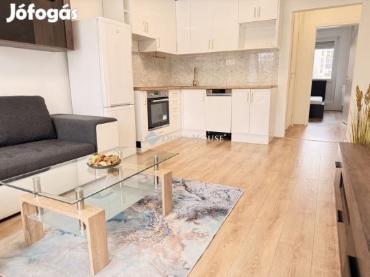 Pécs-kertváros kedvelt részén eladó egy felújított 10/1.emeleti lakás