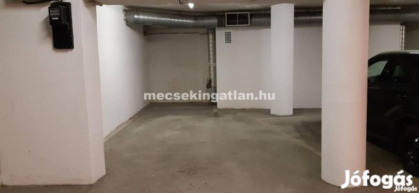 Pécs történelmi belvárosában teremgarázshely kiadó!