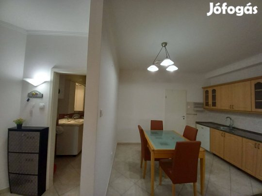 Pécsett a Bálicsi úton téglalakás nagy terasszal kiadó!