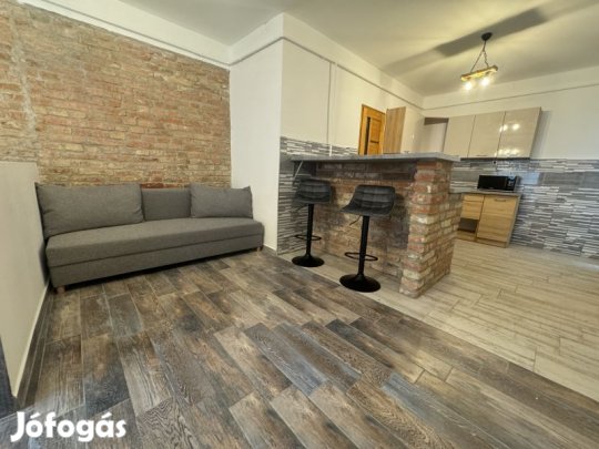 Pécsett a Diósi úton felújított 30 m2-es sorház eladó!