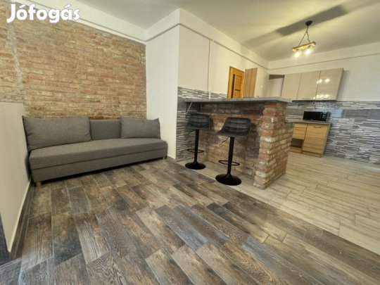 Pécsett a Diósi úton felújított 30 m2-es sorház eladó!