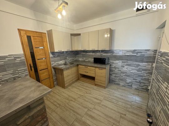 Pécsett a Diósi úton felújított 30 m2-es sorház eladó!