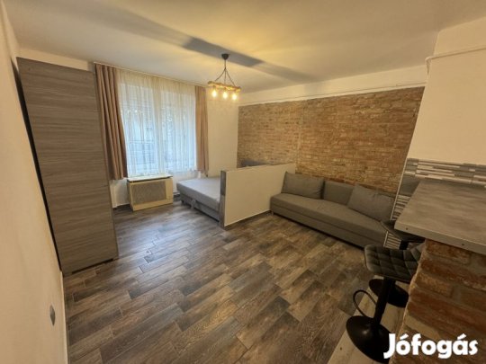 Pécsett a Diósi úton felújított 30 m2-es sorház eladó!