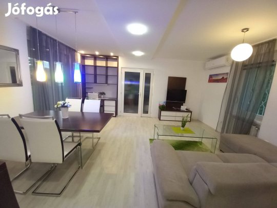 Pécsett a Hunyadi János úton igényes téglalakás kiadó!