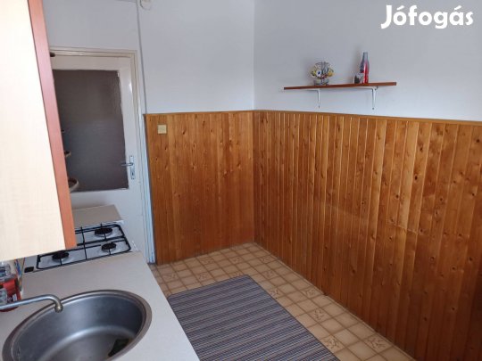 Pécsett a Pákolitz István utcában első em-i téglalakás eladó!