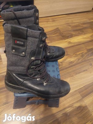 Pécsett ecco 38-as  bakancs 