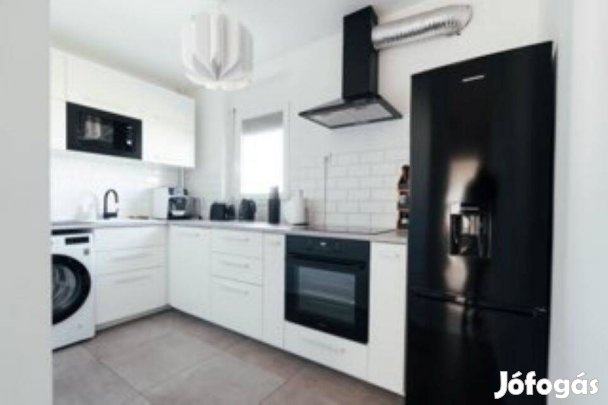 Pécsett kertvárosi 3 szobás, felújított, modern, szép lakás eladó