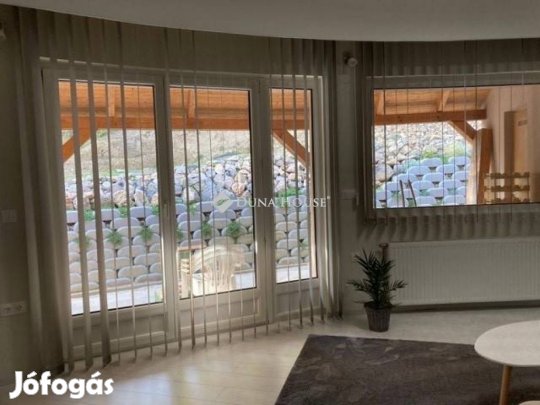 Pécsi 100 nm-es ház eladó