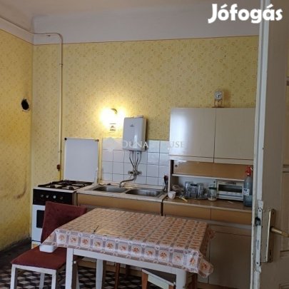 Pécsi 100 nm-es ház eladó