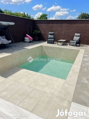 Pécsi 100 nm-es ház eladó