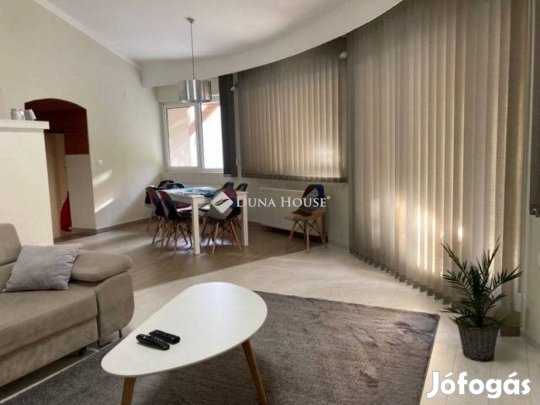 Pécsi 100 nm-es ház eladó