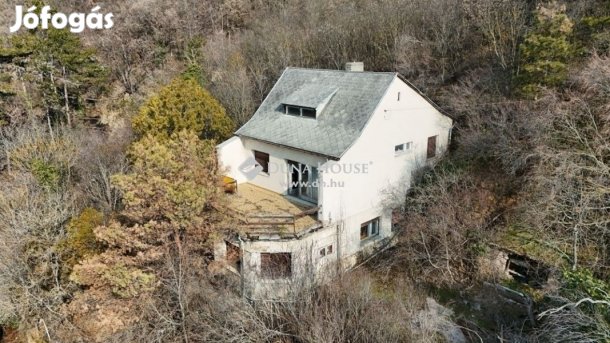 Pécsi 107 nm-es ház eladó