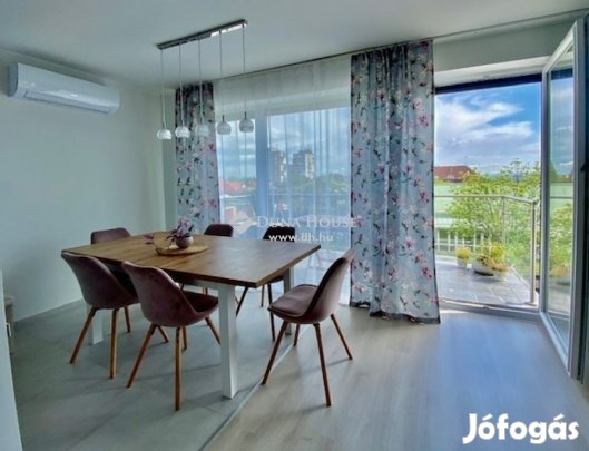 Pécsi 110 nm-es lakás eladó