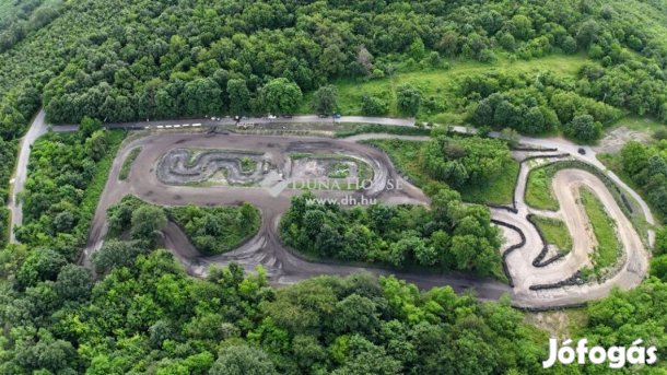 Pécsi 11163 nm-es fejlesztési terület eladó