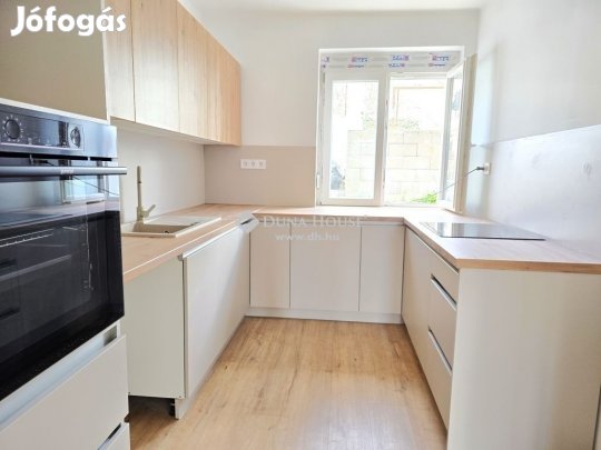 Pécsi 116 nm-es lakás eladó