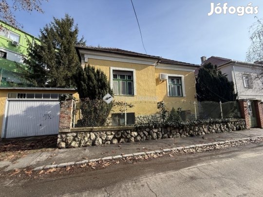 Pécsi 120 nm-es ház eladó