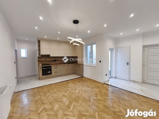 Pécsi 129 nm-es lakás eladó