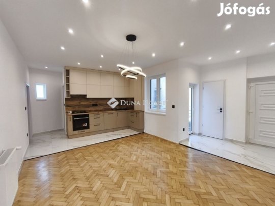 Pécsi 129 nm-es lakás eladó