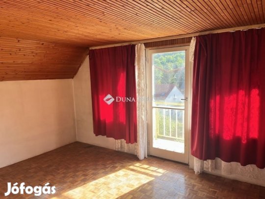 Pécsi 150 nm-es ház eladó