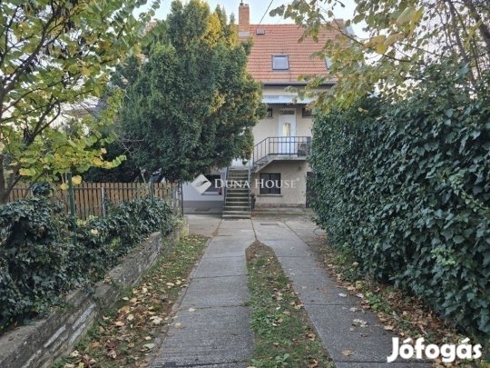 Pécsi 150 nm-es ház eladó