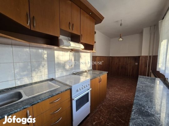 Pécsi 150 nm-es ház eladó