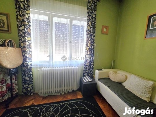 Pécsi 150 nm-es ház eladó