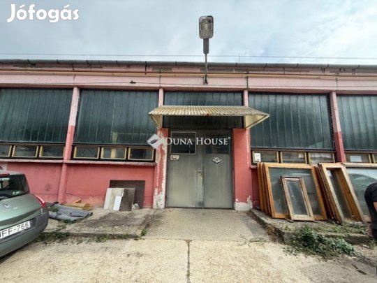 Pécsi 15311 nm-es ipari ingatlan eladó