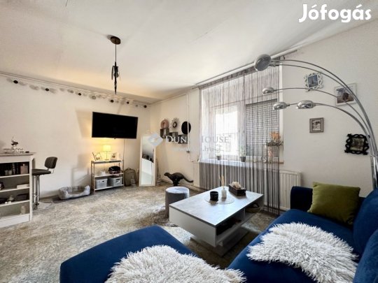 Pécsi 153 nm-es ház eladó